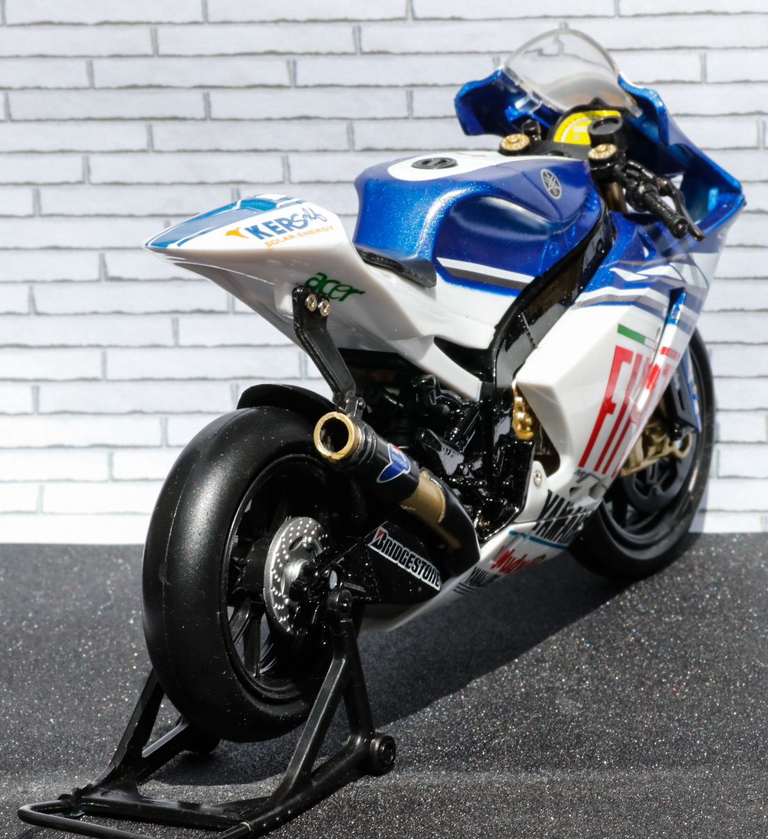 New Ray 1-12 Yamaha YZR-M1 Fiat